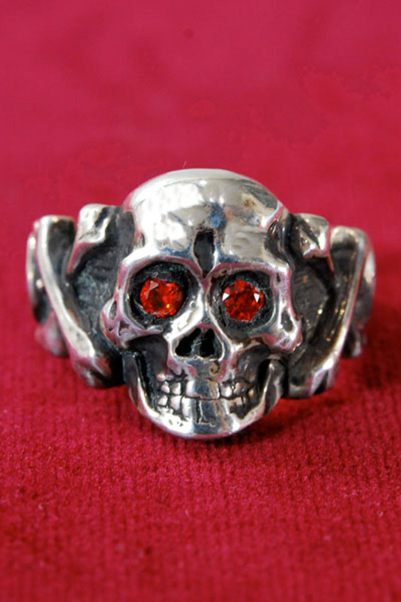 Sparkle Eyes Skull Ring “SILVER”