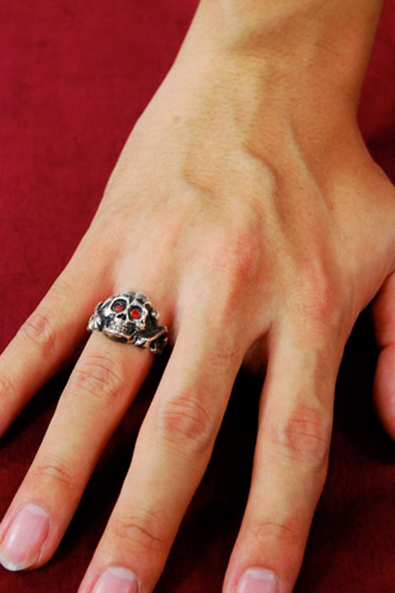 Sparkle Eyes Skull Ring “SILVER”