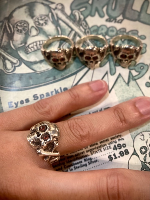 1950s style ring ☠️🎭