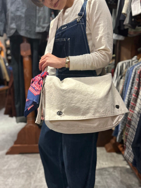 Newspaper Bagも再入荷しています！