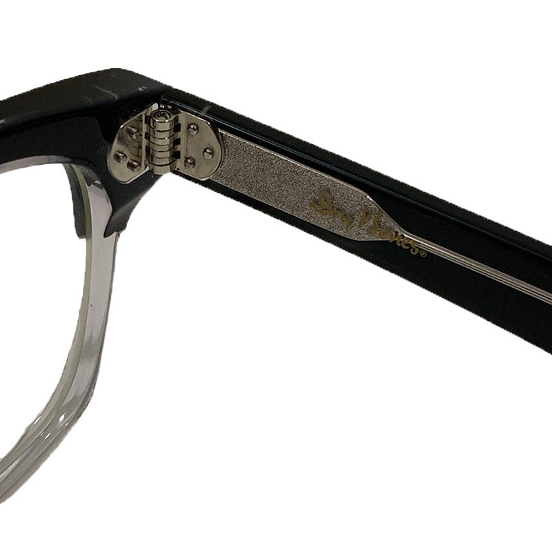 Eyewear (with hard case)
